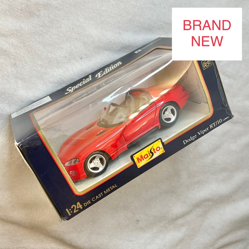 Maisto 1995 Dodge Viper RT/10,  1/24 Scale Diecast Model #31915